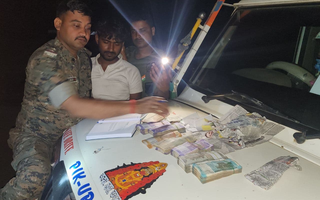 लोकसभा चुनाव से पहले गिरिडीह जिले में पुलिस ने 2 वाहनों से बरामद किए 2.58 लाख रुपए
