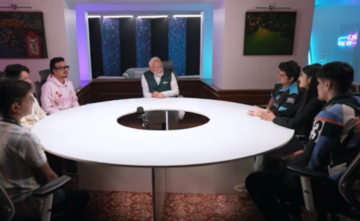 PM मोदी ने ऑनलाइन गेमिंग के दीवानों से की मुलाकात, खुद भी खेले गेम; देखें पूरा Video