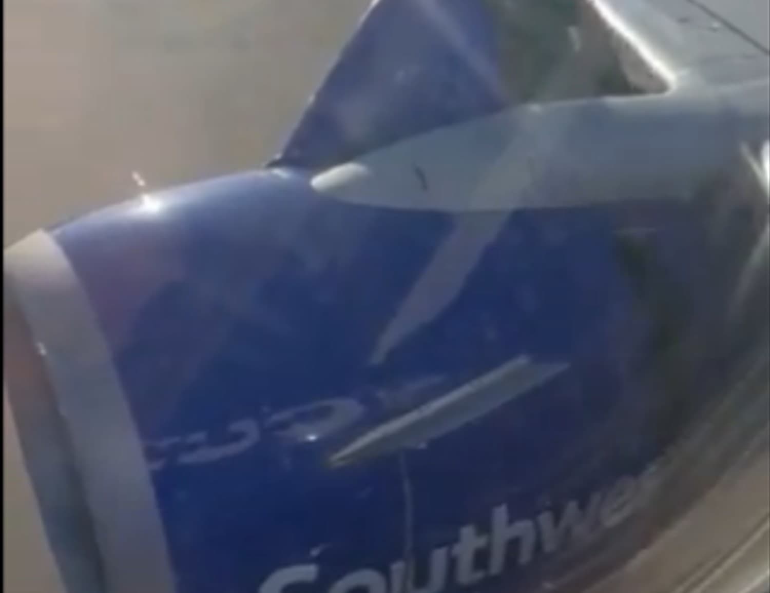 Scary Video Boeing: विमान के उड़ान भरते ही इंजन में हुआ कुछ ऐसा, थम गई यात्रियों की सांसे, देखें वीडियो