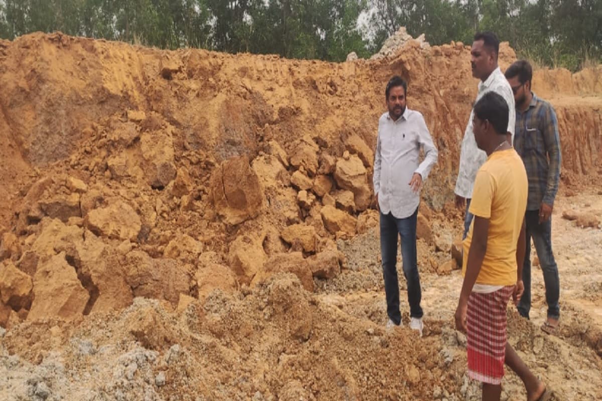 पूर्वी सिंहभूम के बहरागोड़ा में बड़ा हादसा, मिट्टी धंसने से 3 महिलाओं की मौत