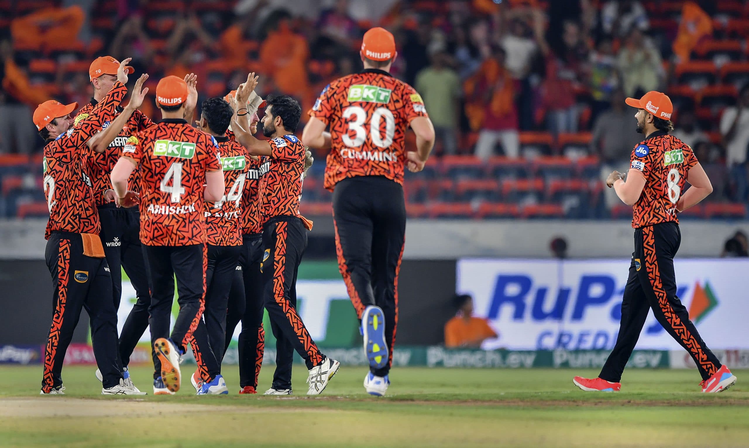 IPL 2024: बारिश की वजह से हैदराबाद और गुजरात का मैच हुआ रद्द, CSK और RCB को बड़ा नुकसान