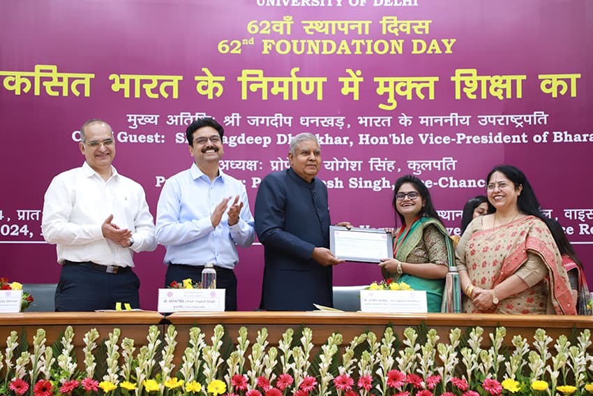 Delhi university:शिक्षा के माध्यम से खुलते हैं प्रगति के द्वार : जगदीप धनखड़