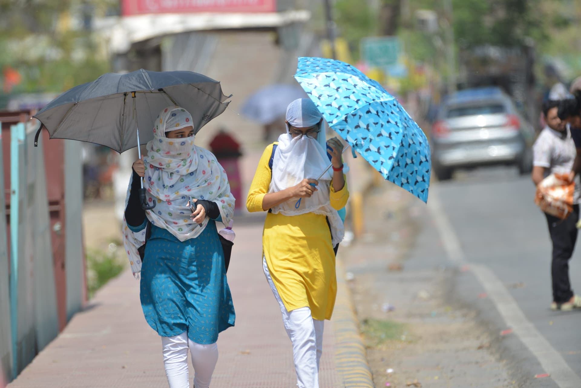 बिहार में @44.9 डिग्री वाली गर्मी का टॉर्चर, 18 जिलों में प्रचंड लू तो 6 जिलों का पारा जानलेवा, रेड अलर्ट जारी..