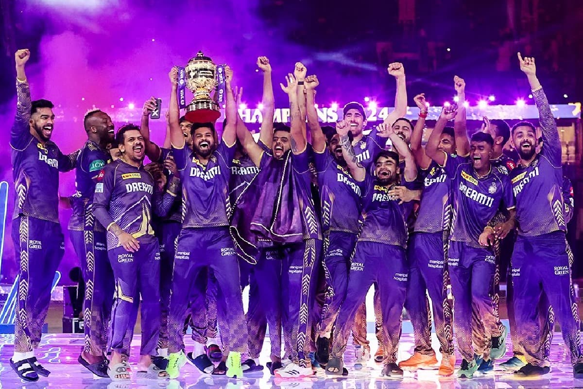 IPL 2024 की ट्रॉफी लेकर लियोनेल मेसी के स्टाइल में नाचे श्रेयस अय्यर, वीडियो वायरल