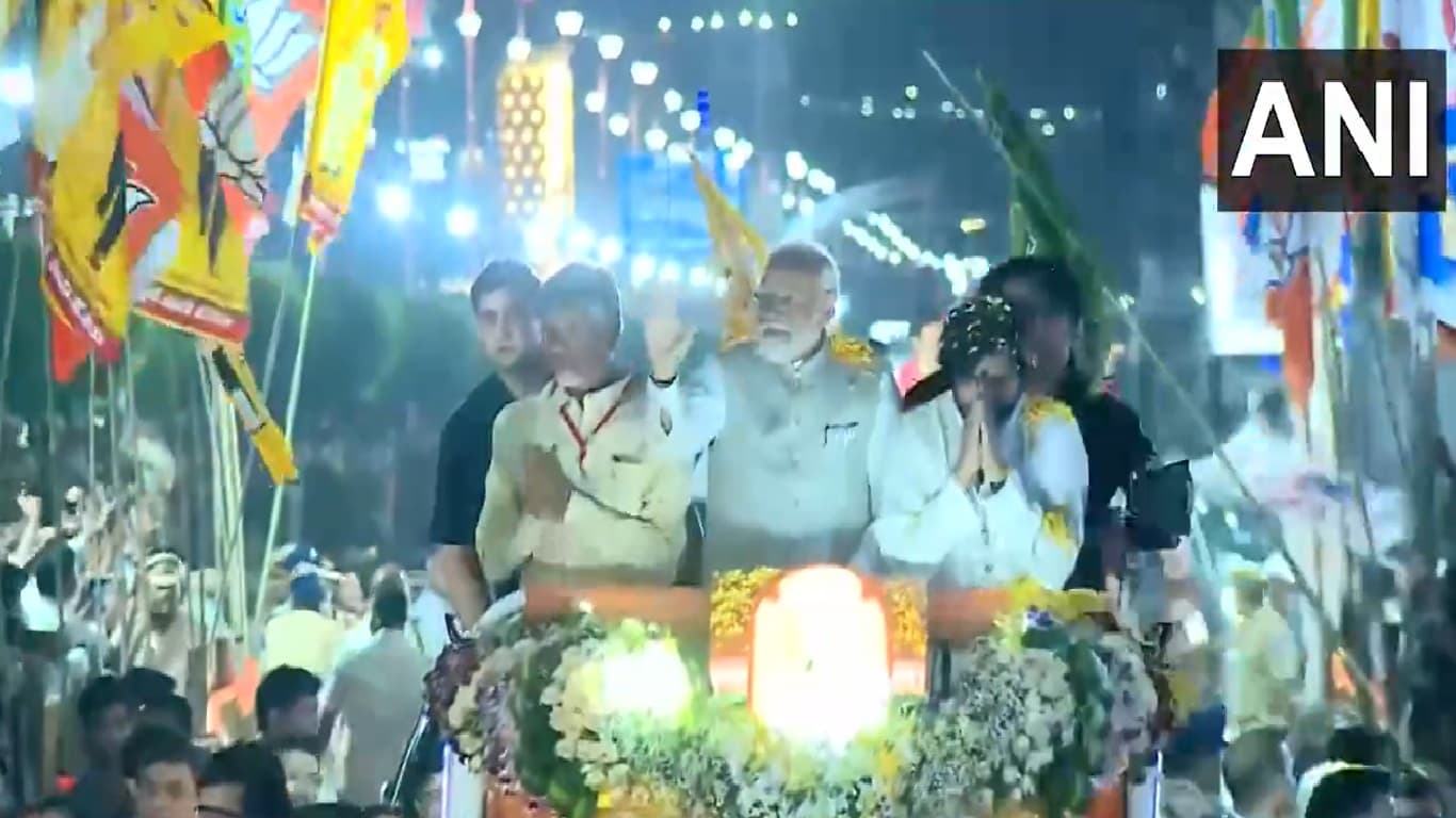 Narendra Modi: ताबड़तोड़ रैली के बाद पीएम मोदी का आंध्र प्रदेश में मेगा रोड शो, पित्रोदा के बयान पर राहुल पर निशाना