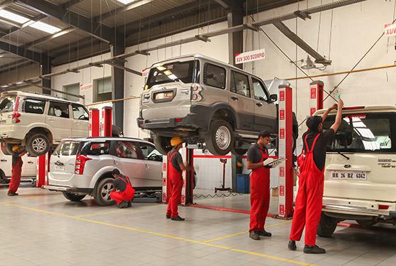 Car Tips: कार सर्विसिंग सेंटर वाले ऐसे लगाते हैं चूना, फ्रॉड से बचने के लिए करें ये उपाय