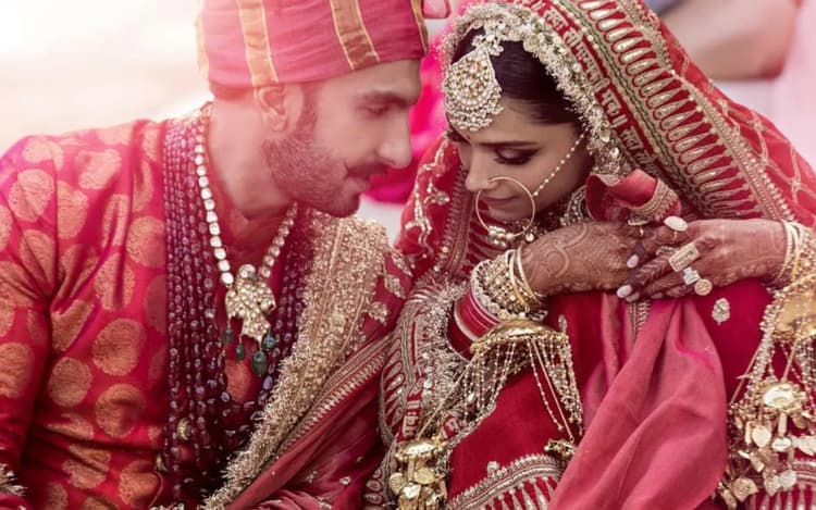 Ranveer Singh ने दीपिका पादुकोण संग तलाक की खबरों पर लगाया विराम, फ्लॉन्ट किया वेडिंग रिंग, कहा- ये मेरी पसंदीदा अंगूठी है