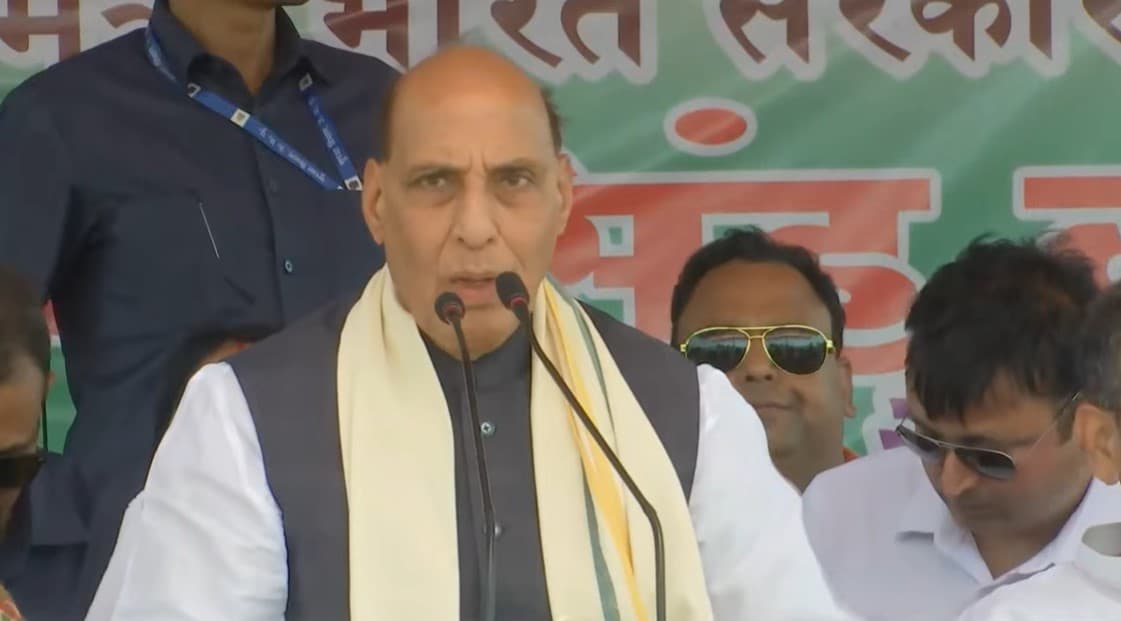 ‘लालटेन बुझने वाला है.. कांग्रेस डायनासोर की तरह विलुप्त होगी..’ राजनाथ सिंह बिहार के काराकाट संसदीय क्षेत्र में गरजे