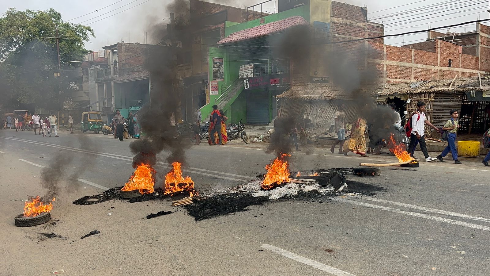 पटना में लापता मासूम छात्र का शव नाले में मिलने से मचा बवाल, आक्रोशित लोगों ने स्कूल में लगा दी आग