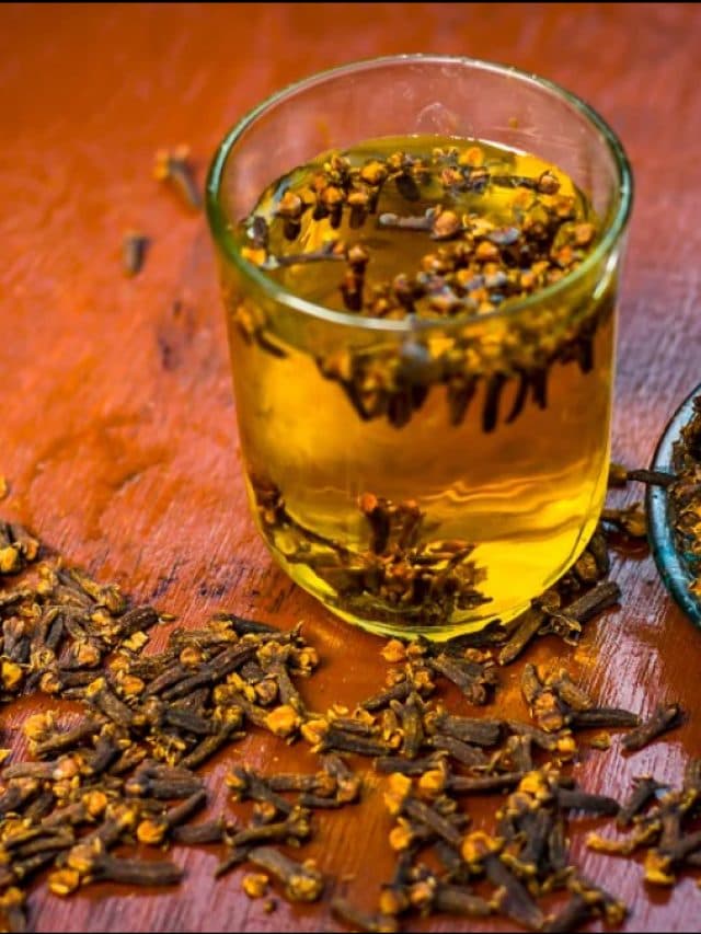 Clove Water Benefits: लौंग का पानी पीने के फायदे जान चौंक जाएंगे