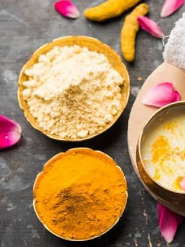 स्किन पर लगाएं हल्दी पैक, चेहरा करेगा ग्लो