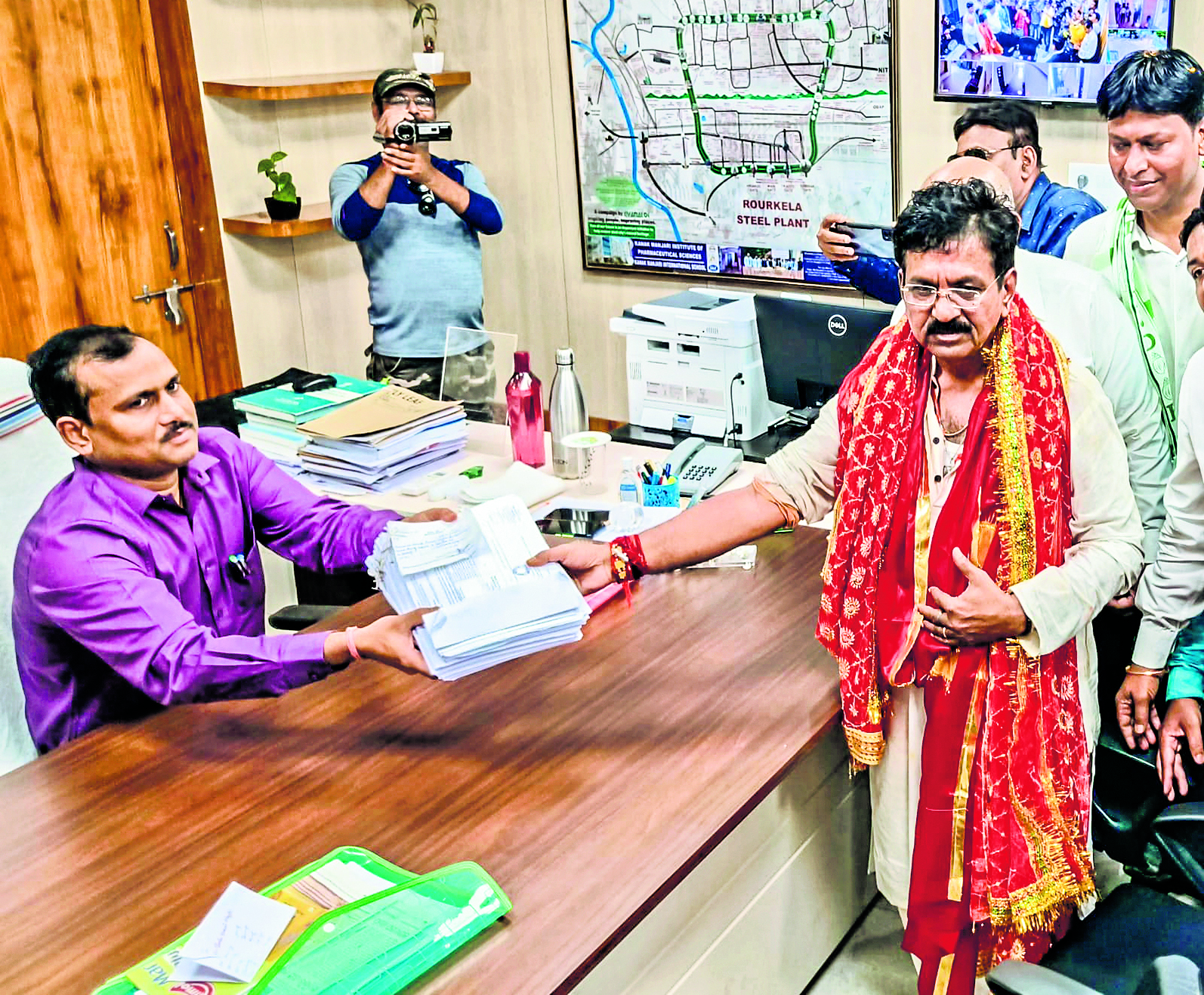 राउरकेला विस सीट के लिए मंत्री शारदा प्रसाद नायक ने भरा पर्चा