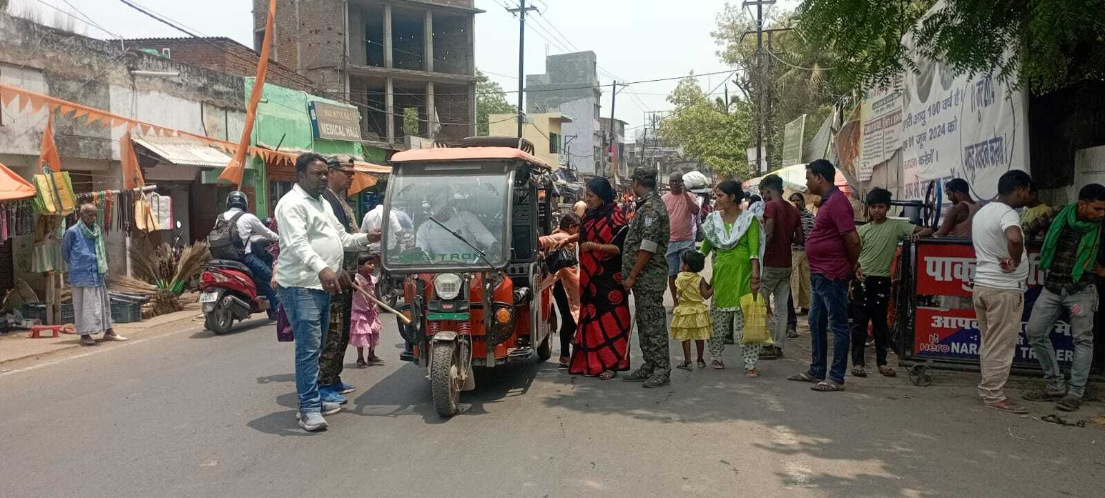 पाकुड़ में बिना नंबर के दौड़ रहे 51 ई-रिक्शा किये गये जब्त