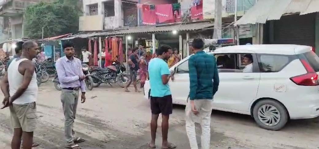 मक्का व्यवसायी के बाइक की डिक्की से बदमाशों ने उड़ाये छह लाख