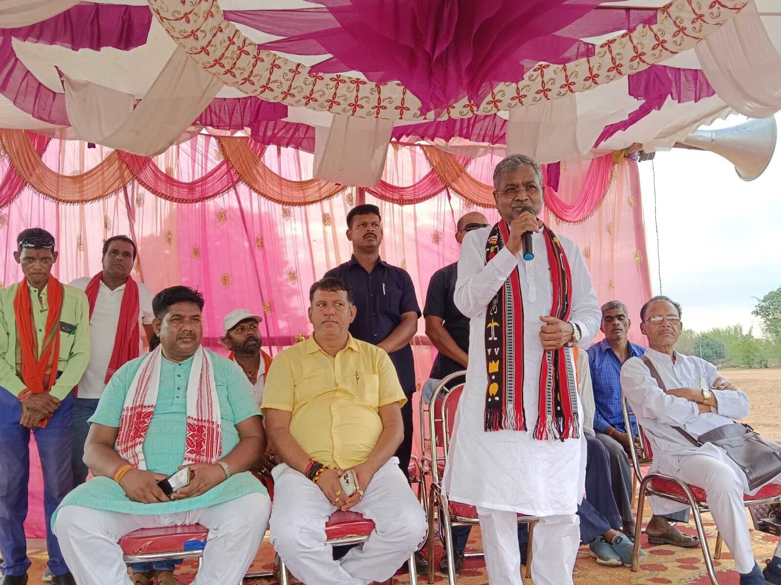 लूटो और तिजोरी भरो झामुमो और कांग्रेस की नीति, इनसे बचाने के लिए मोदी जरूरी: बाबूलाल