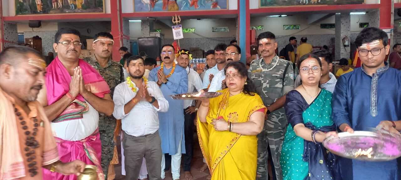 झारखंड हाइकोर्ट के न्यायाधीश सुजीत नारायण ने फौजदारी दरबार में माथा टेका