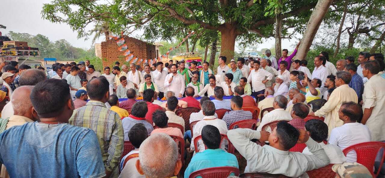 पूर्व सांसद जयप्रकाश नारायण यादव ने की जनसभा, कांग्रेस के पक्ष में मांगे वोट