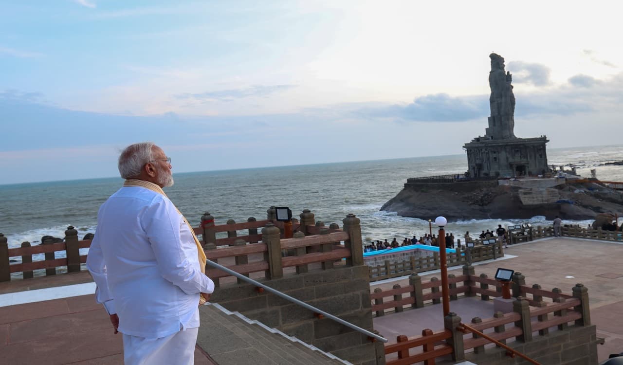 Narendra Modi: प्रधानमंत्री मोदी ने कन्याकुमारी विवेकानंद रॉक मेमोरियल में ध्यान साधना शुरू की