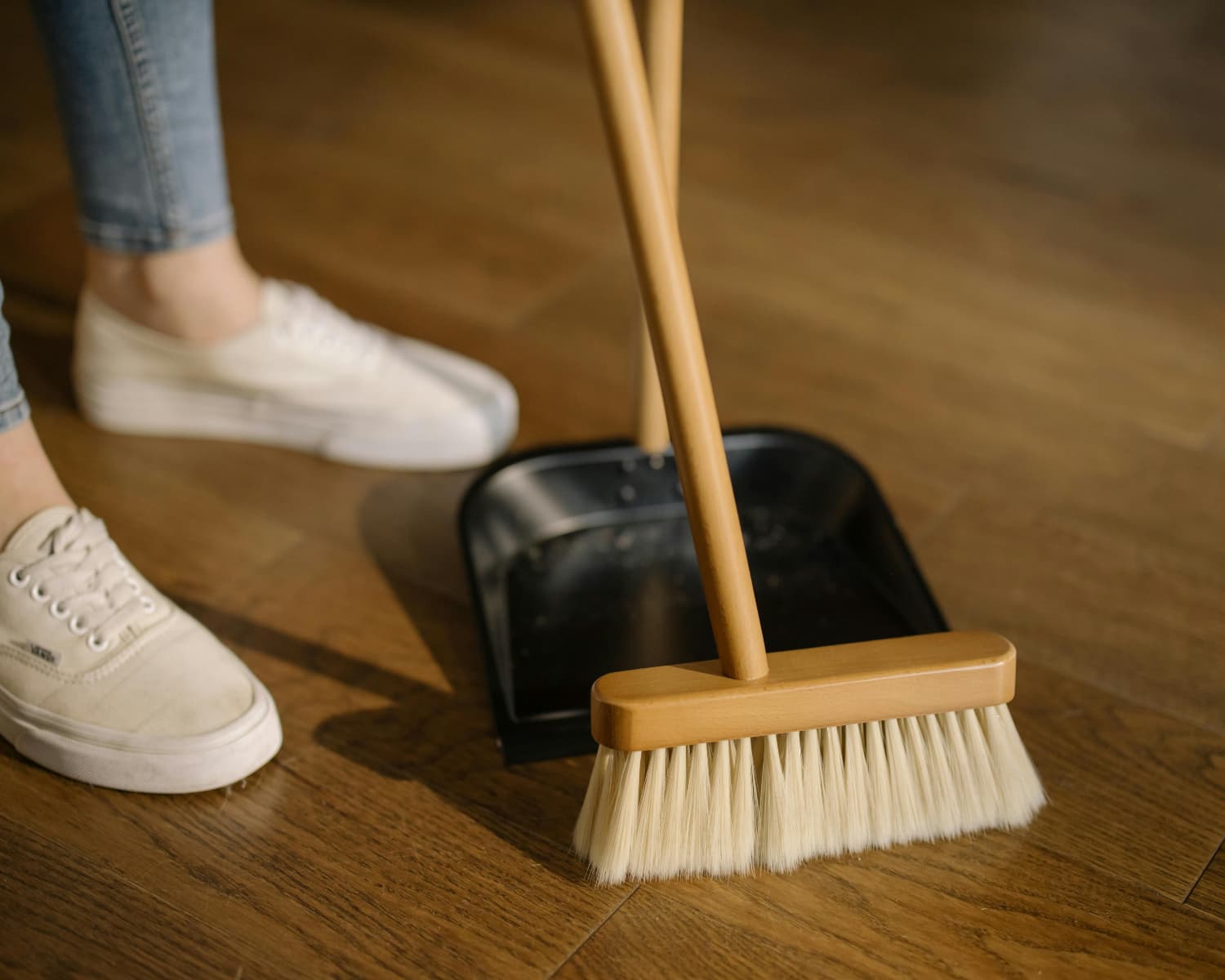 Vastu Tips: घर की साफ़-सफाई करते समय न करें ये गलतियां, सेहत और पैसों का होगा नुकसान