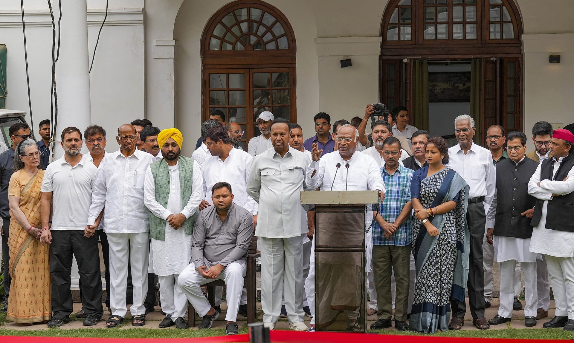 I.N.D.I.A Alliance Meeting: ‘इंडिया’ की बैठक में विपक्षी दलों का दावा, कहा- 295 प्लस सीटें जीतेगा गठबंधन