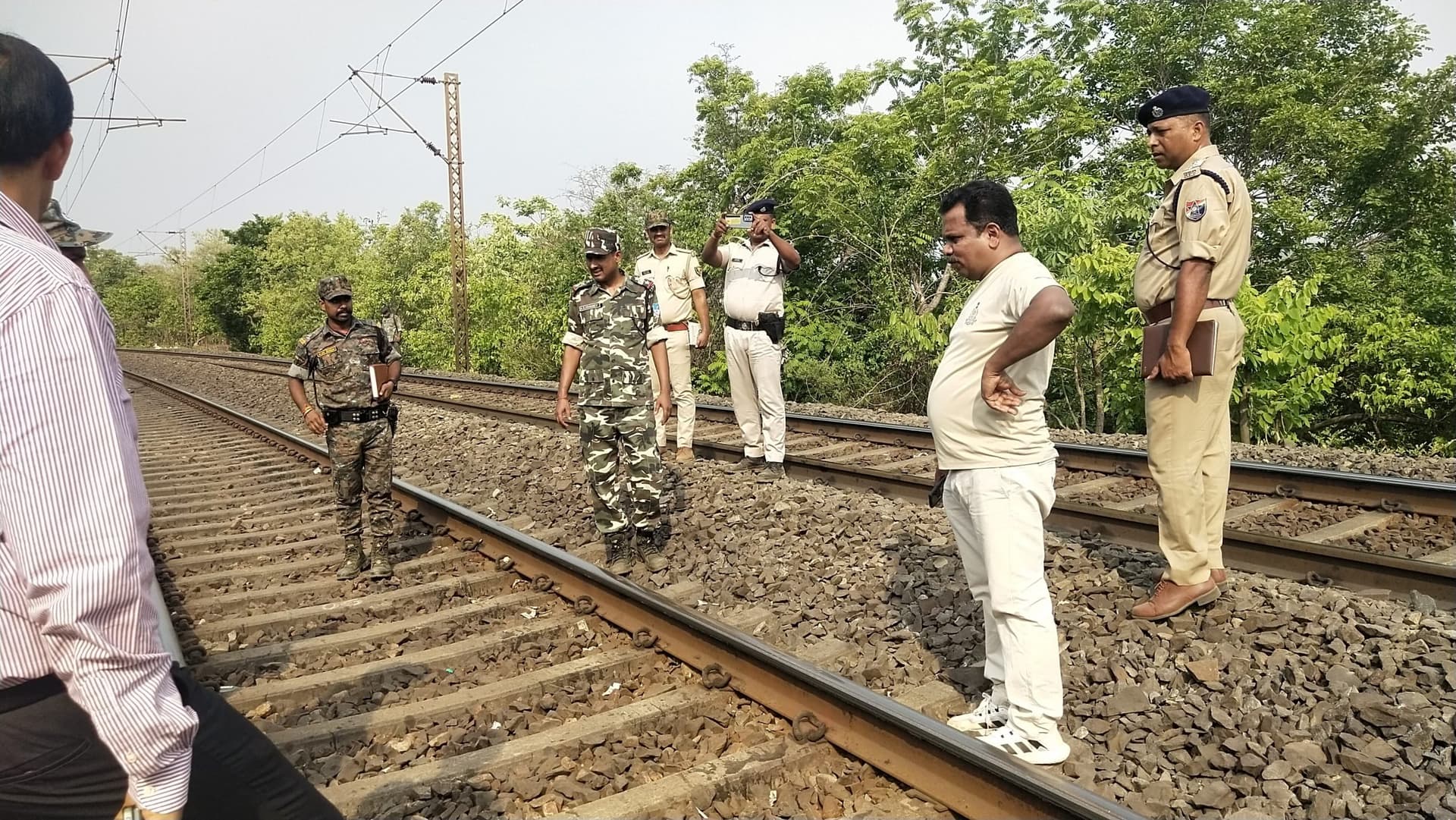 पुलिस की निगरानी में संवेदनशील जगहों से गुजरेंगी ट्रेनें, गया-कोडरमा रेलखंड पर बम मिलने के बाद DIG का निर्देश
