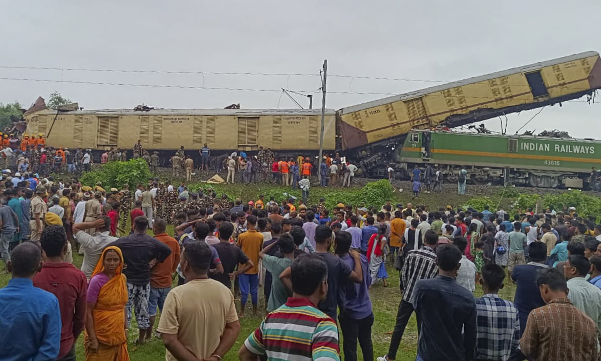 हाई स्पीड और सिग्नलिंग सिस्टम में खराबी, मालगाड़ी को थी रेड लाइट पार करने की इजाजत, फिर कैसे हो गया इतना बड़ा हादसा?