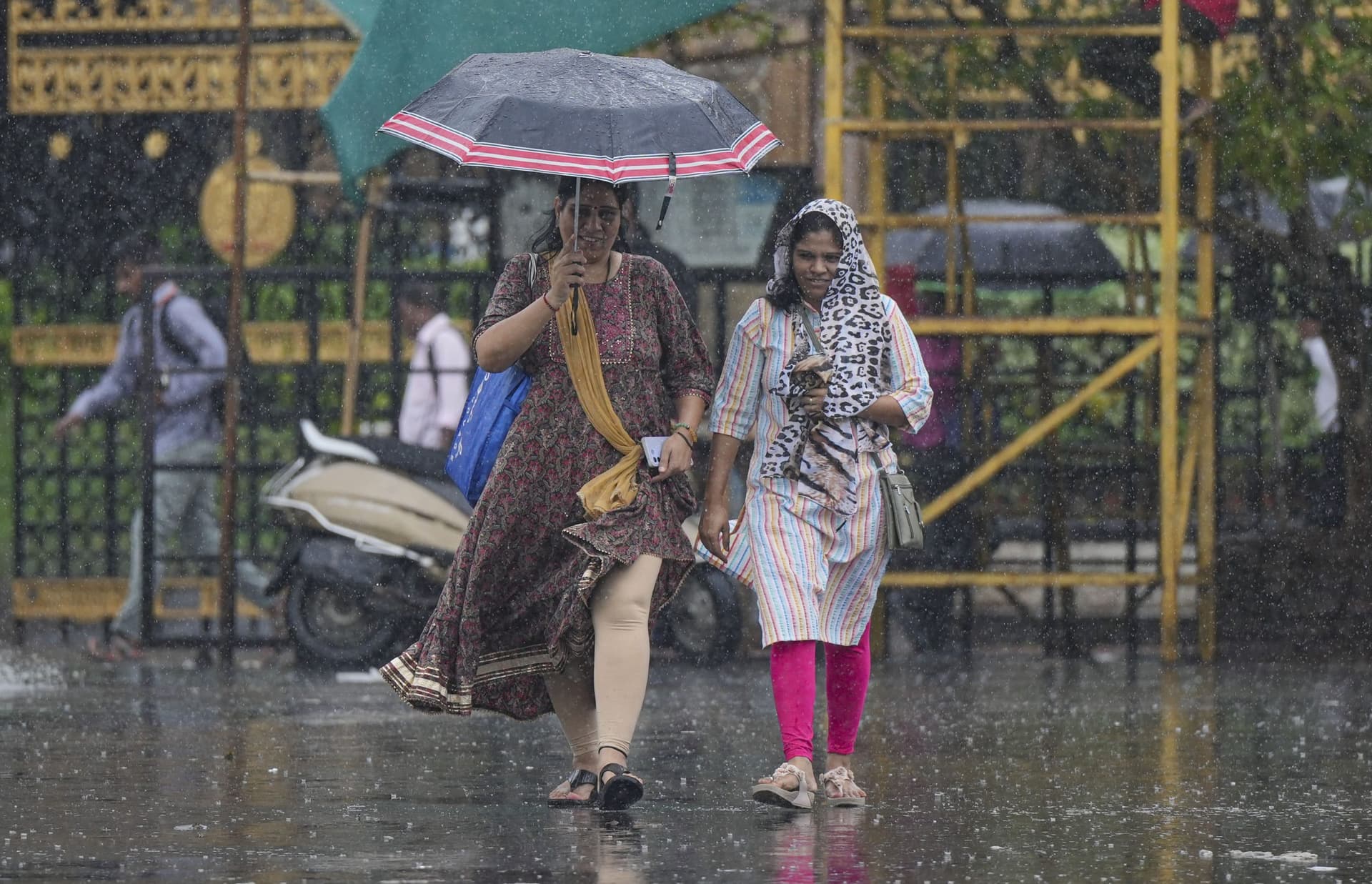 Bihar Weather: मानसून को सक्रिय होने ें लगेंगे और दो चार दिन, बारिश के बाद पटना में बढ़ी उमस
