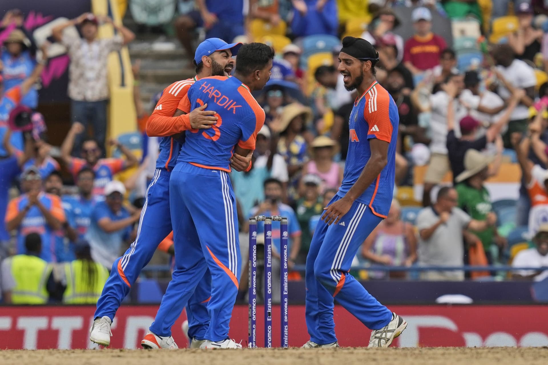 T20 World Cup: कोहली और अर्शदीप ने जीत के बाद “तुनक तुनक तुन” पर किया दमदार डांस, VIDEO