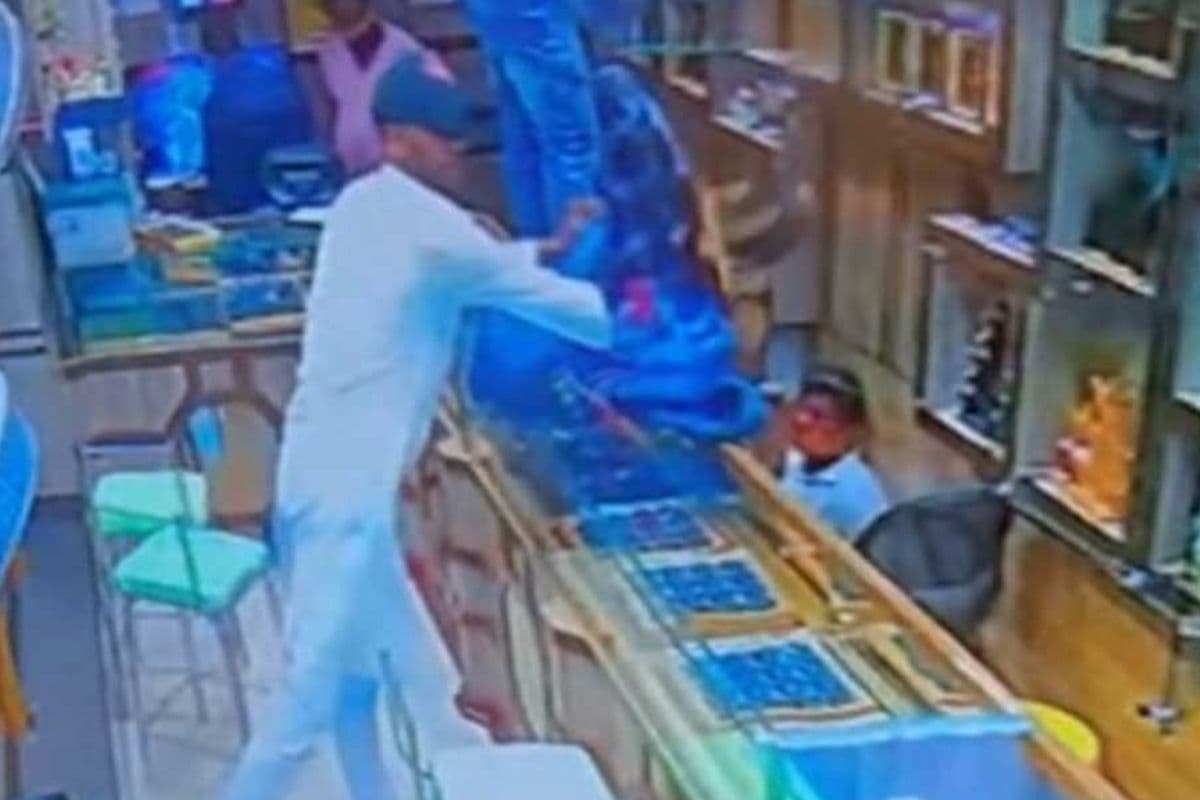 पश्चिम बंगाल : रानीगंज के बाद हावड़ा के डोमजूर में सोने की दुकान में डकैती