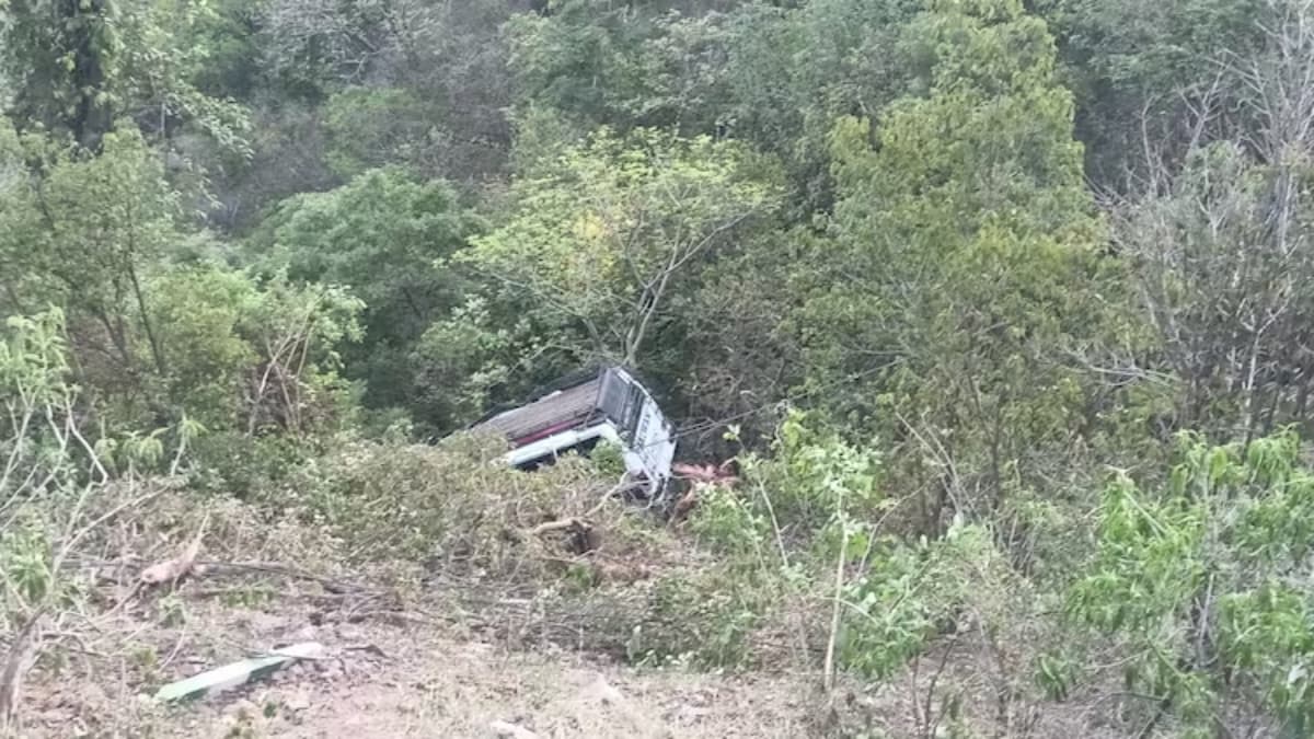 Jammu & Kashmir Terrorist Attack: तीर्थयात्रियों की बस पर आतंकी हमले, 10 की मौत