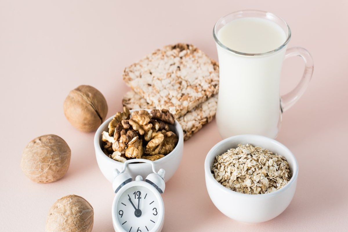 Milk And Walnut: दूध में अखरोट मिलाकर पीने से होने वाले 4 फायदे