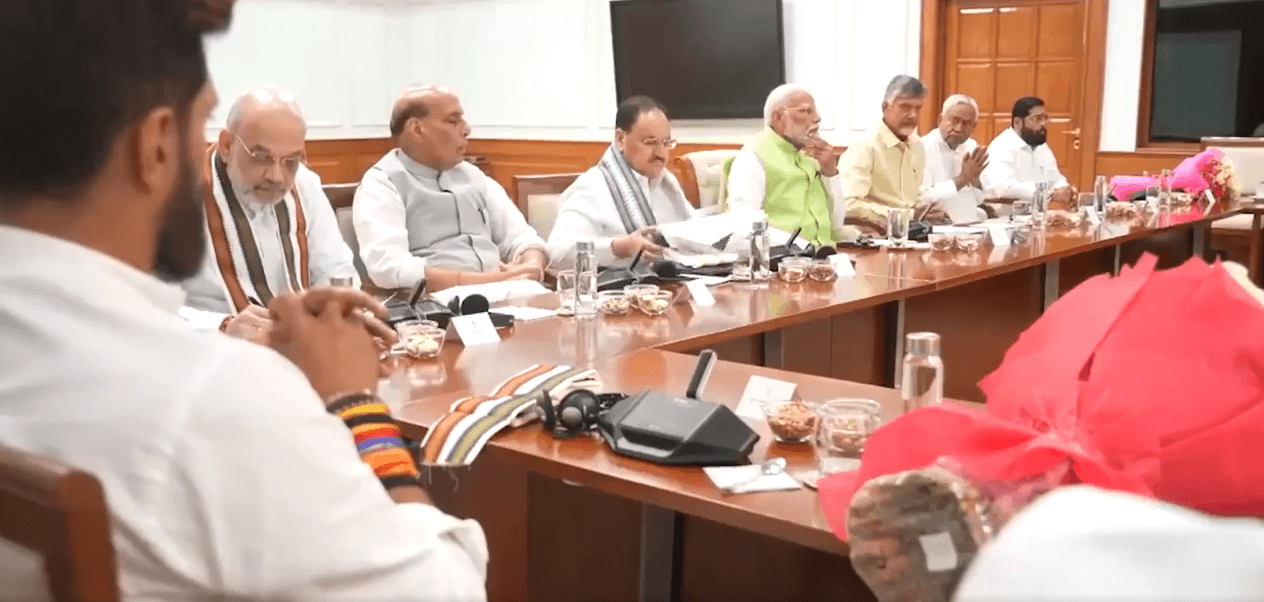 17वीं लोकसभा भंग, पीएम मोदी जल्द करेंगे दावा पेश