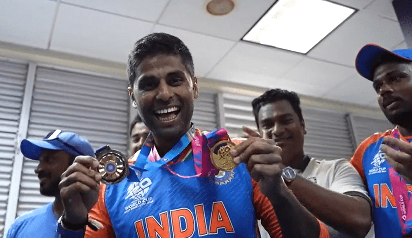 T20 WC Final Best Fielder: सूर्यकुमार यादव को मिला 'फील्डर ऑफ द मैच' का पुरस्कार, फील्डिंग कोच 'टी दिलीप' का ड्रेसिंग रूम में शानदार भाषण