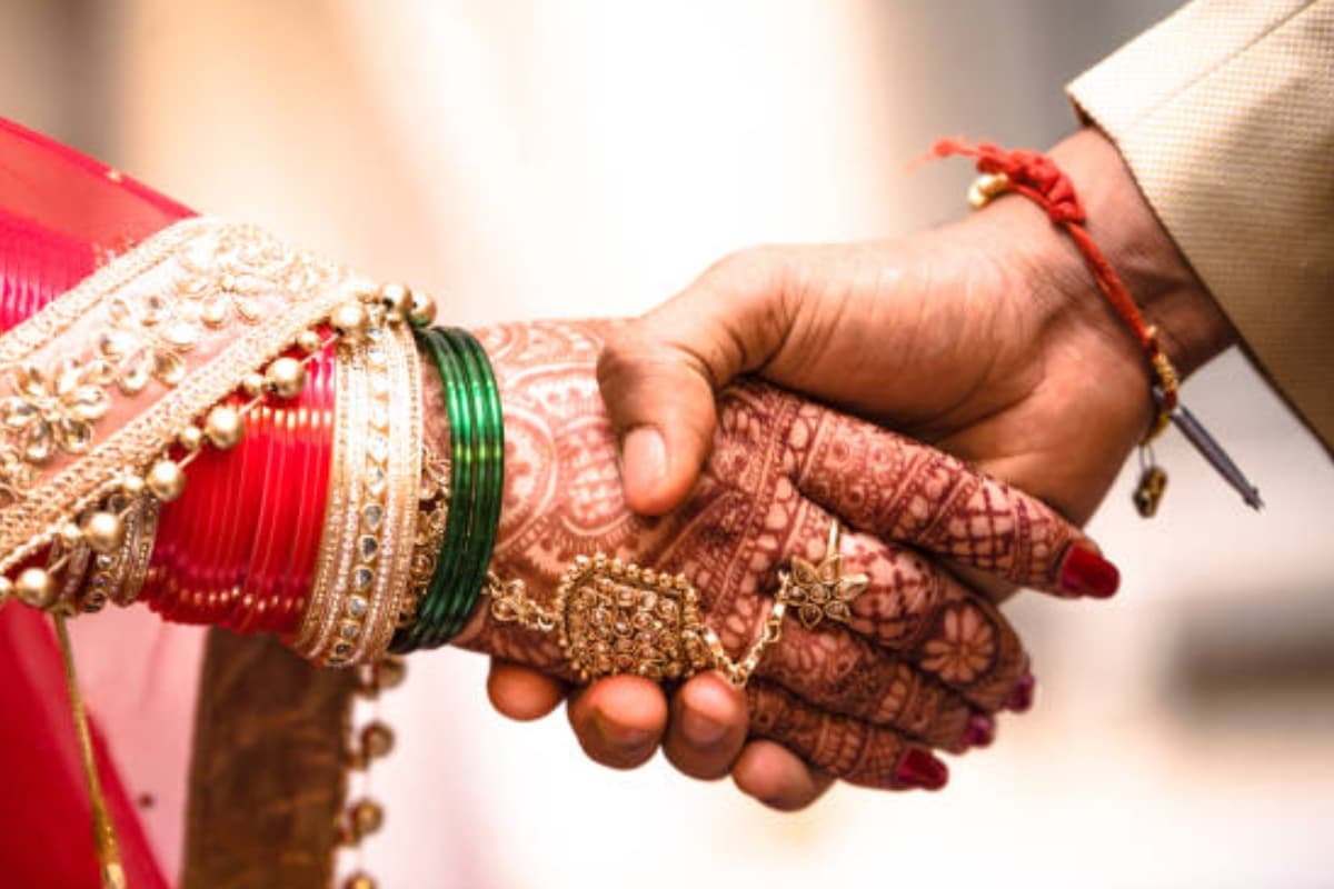 Vastu Tips: सुखी दांपत्य जीवन के लिए वास्तु के इन नियमों का करें पालन