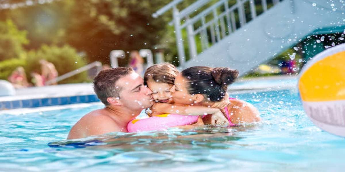 Waterpark Tips: गर्मियों में बच्चों को वाटरपार्क ले जा रहें? तो साथ ले जाएं ये जरूरी चीजें