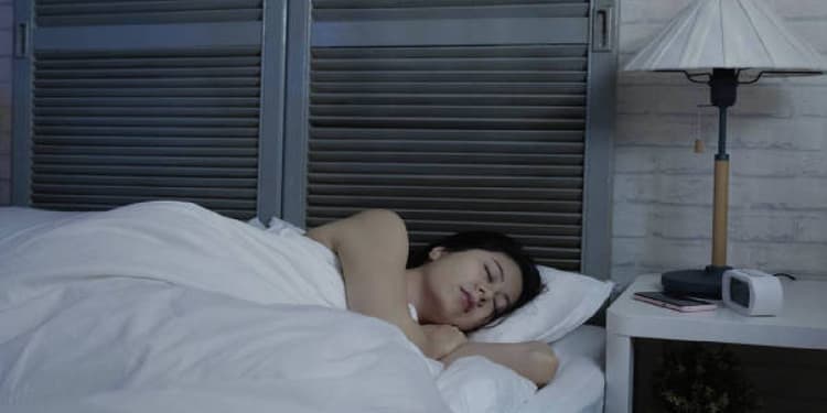 AC Temperature : रात को सोते समय कितना होना चाहिए AC का तापमान, इस बारे में रखें पूरी जानकारी