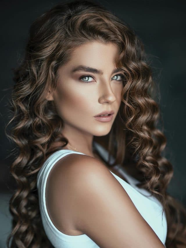 Hair Care: लंबे और घने बालों की है चाहत? ये हेयर ऑइल्स कर सकते हैं मदद