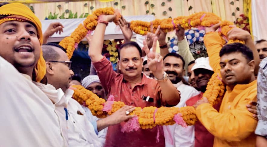 दिन भर बदलता रहा वोटों का ग्राफ, पर अंत तक बढ़त बनाये रहे रूडी