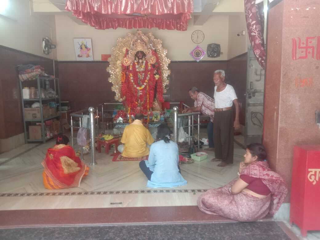 शहर के काली मंदिरों में अमावस्या पर मां काली की विधि विधान के साथ की गयी पूजा