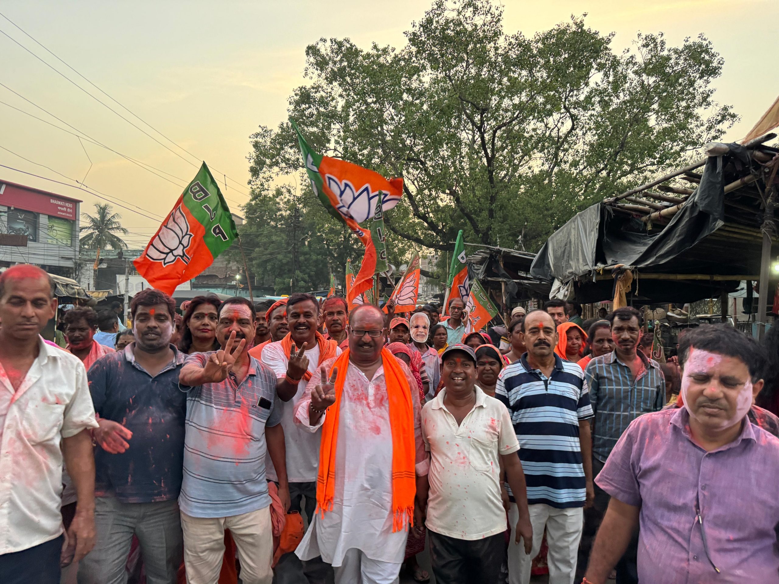 पीएम मोदी के तीसरी बार शपथ लेने पर मना जश्न