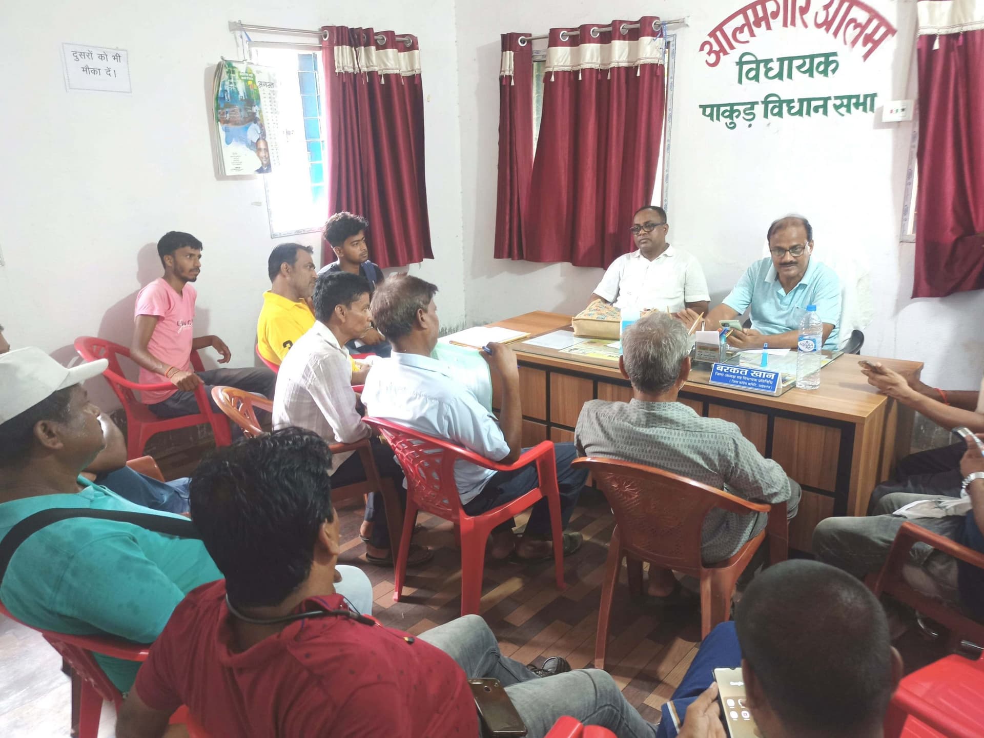 वार्ड 10 की समस्या से विधायक प्रतिनिधि को कराया अवगत