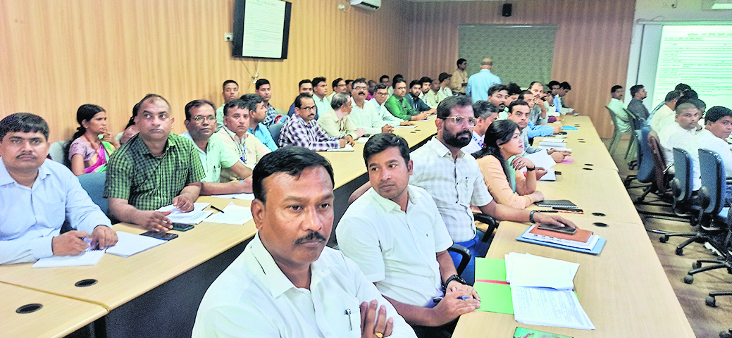 कार्य पूरा होने तक जेइ, बीइओ व बीपीएम का रोका जाये वेतन