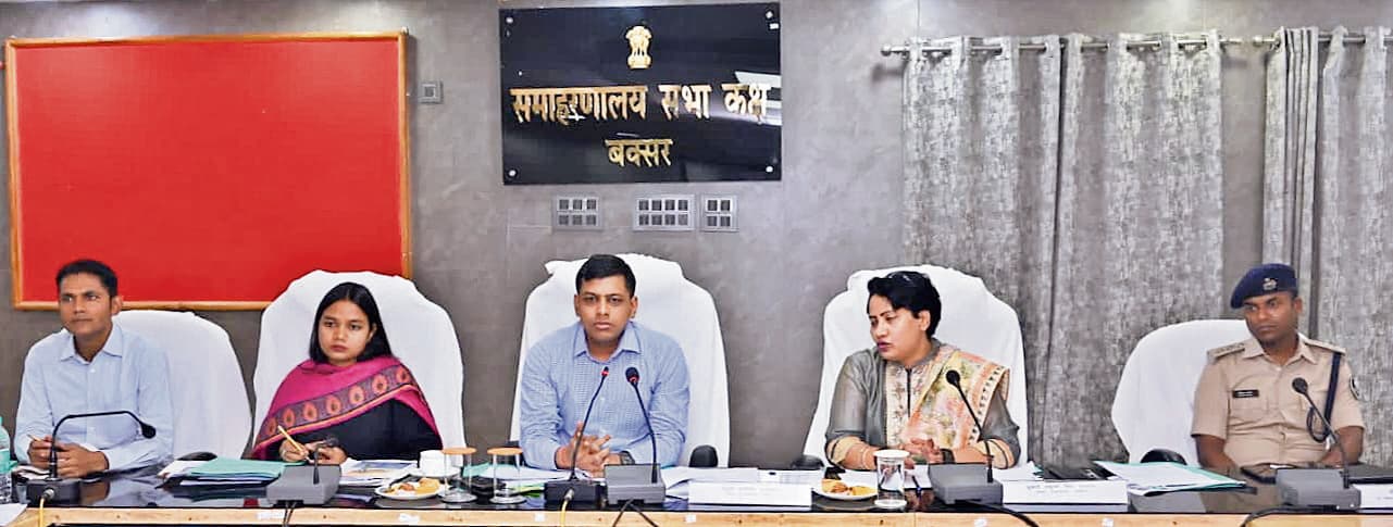 60 प्रतिशत कम आधार सीडिंग वाले अंचल के सीओ से डीएम ने की जवाब-तलब
