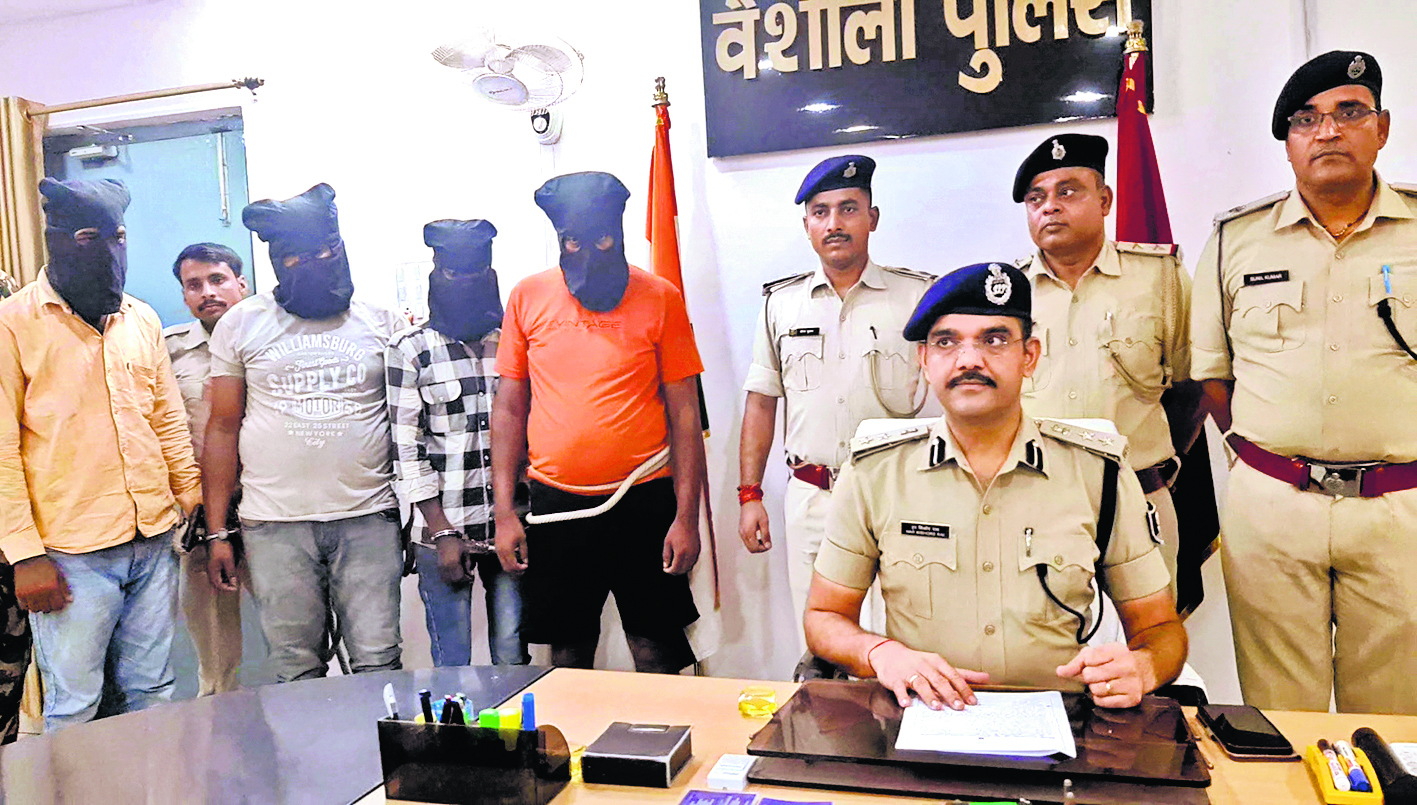 सीएसपी संचालक से हुई लूट का पुलिस ने किया खुलासा, चार बदमाश गिरफ्तार