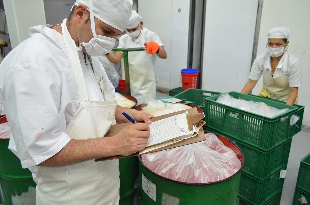 Food Inspector बनना चाहते हैं तो जानें इसके लिए क्या है योग्यता कितना होता है वतन