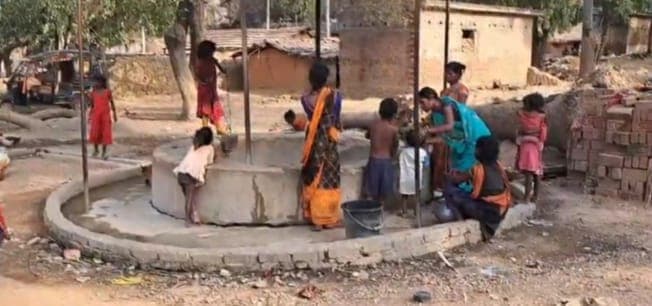 Bihar: इस गांव में अंग्रेजों द्वारा बने कुआं पर टिका है 100 लोगों का जीवन…