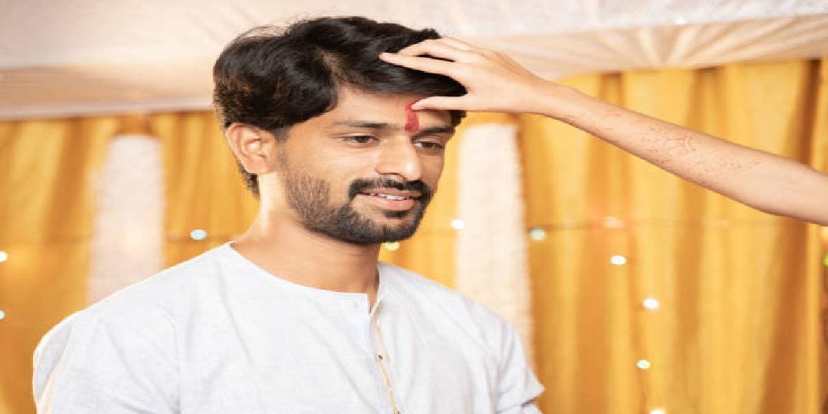 Astro Tips For Tilak: किन लोगों को लगाना चाहिए दही के तिलक, ऐसे करेगा सुरक्षा, जानें इसका महत्व