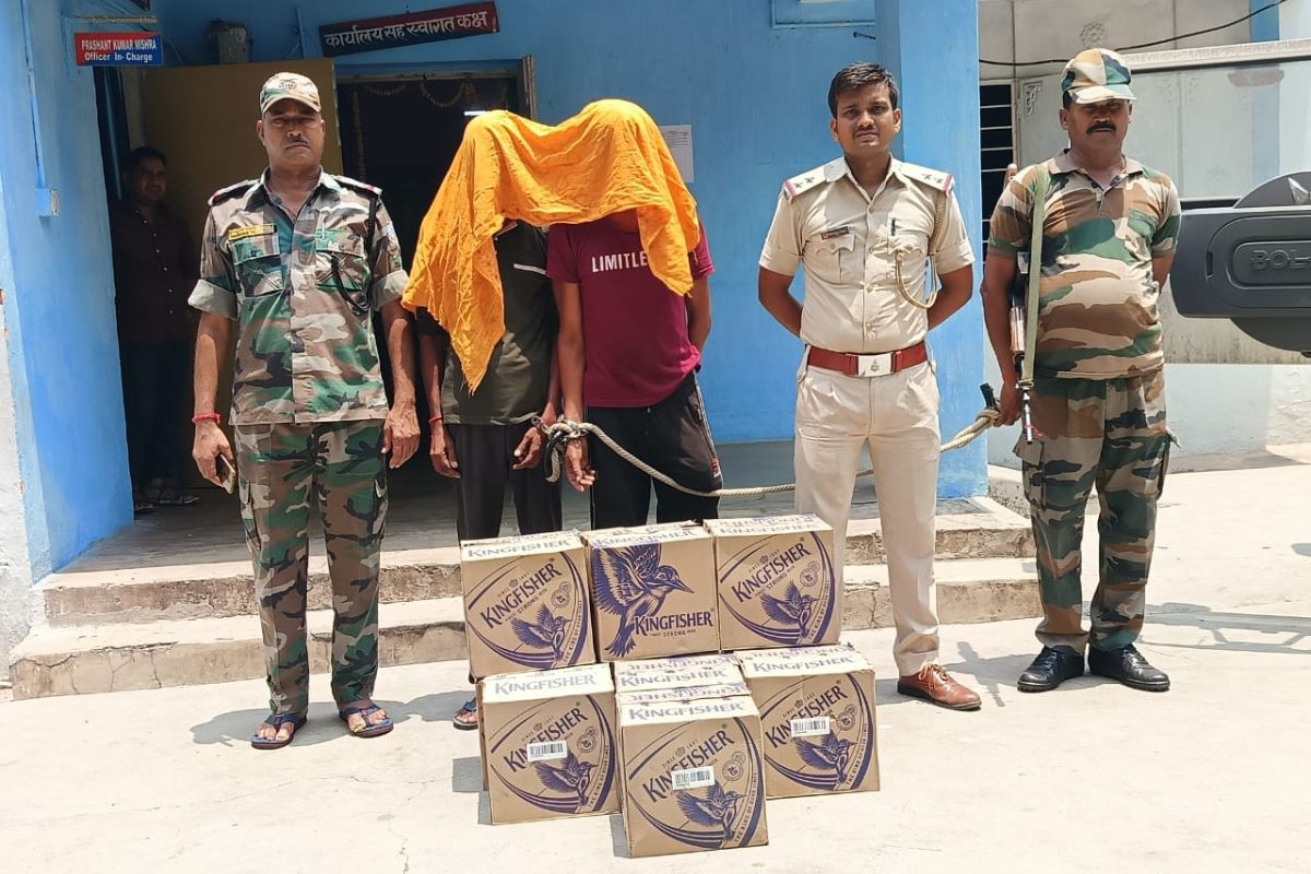 Crime News: दूध के वाहन में शराब की तस्करी, रांची-चतरा सीमा से पुलिस ने 2 को किया गिरफ्तार