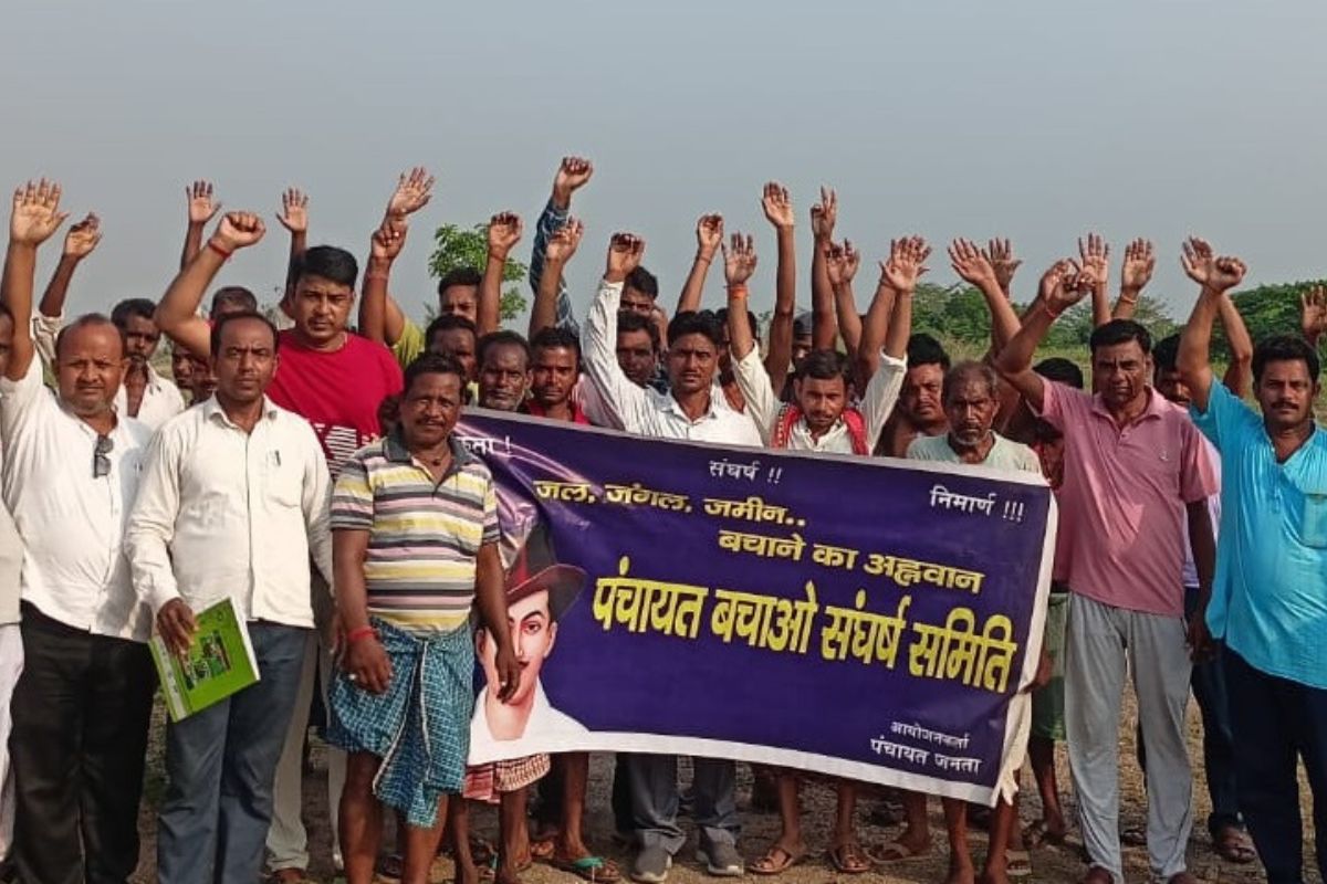 बोकारो में सेप्टेज ट्रीटमेंट प्लांट के निर्माण का विरोध, ग्रामीणों ने नगर आयुक्त के वाहन व जेसीबी पर की पत्थरबाजी