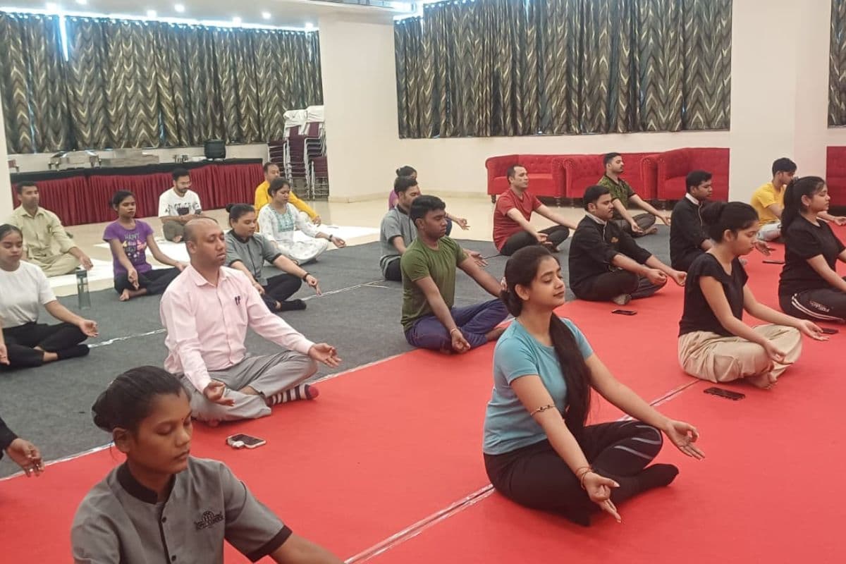 International Yoga Day 2024: पेट की समस्त बीमारियों की जड़ है मन, योग से भगाएं रोग, बोले स्वामी मुक्तरथ